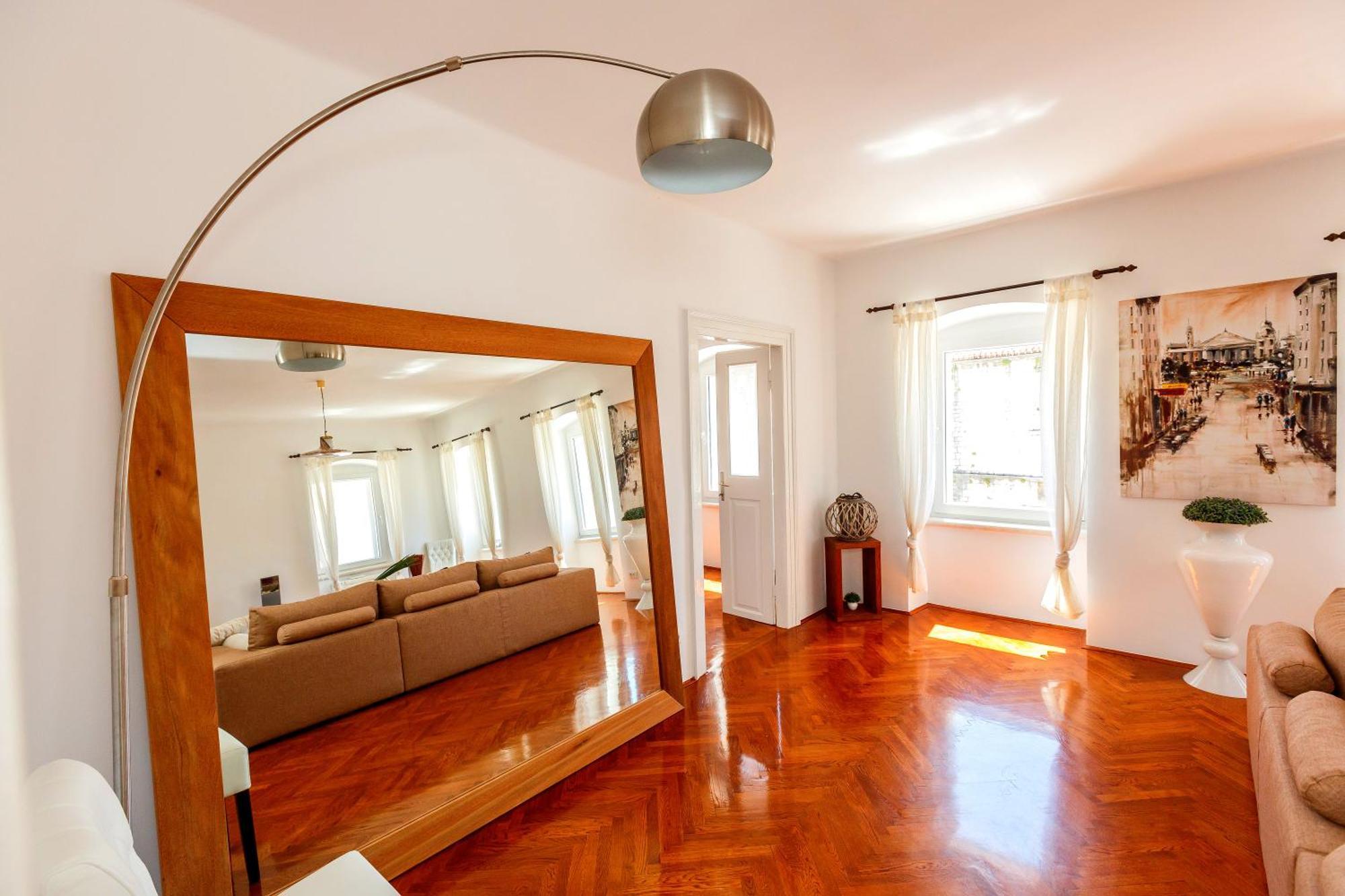 Apartman The Palace Collection In Centre Split